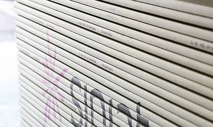 Waar is een gipsplaat van gemaakt?